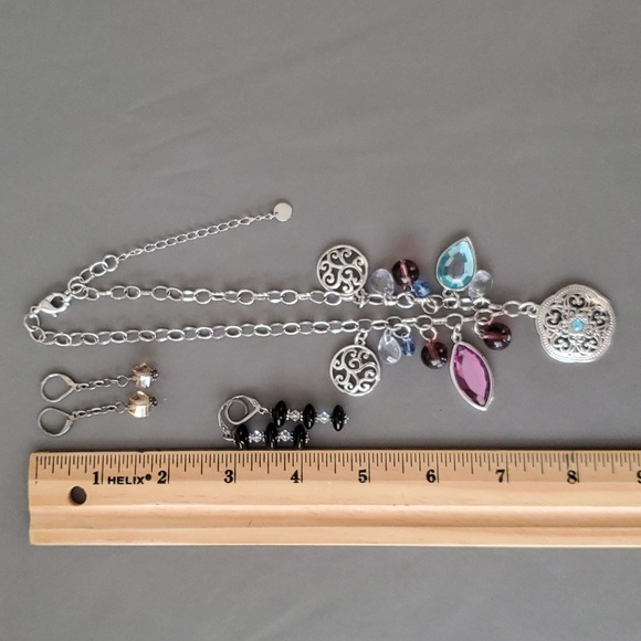 Jewelry Neckace and Earrings 2 pairs - Picture 7 of 7